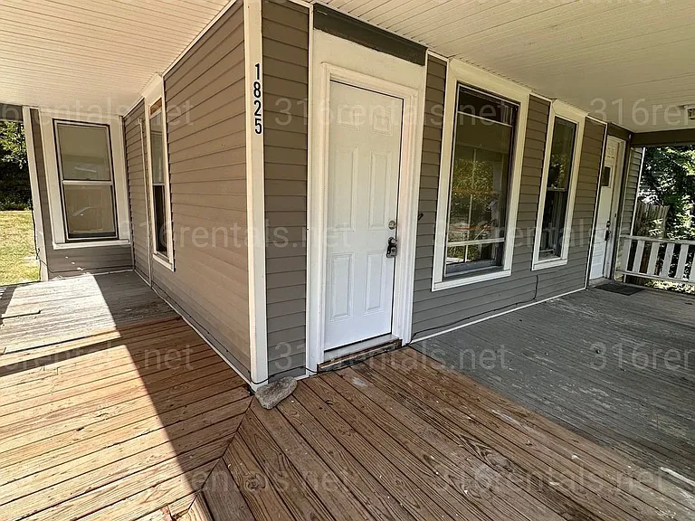 1825 N Park Pl — Photo 7