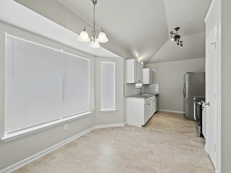 2502 Eastwood Dr — Photo 12