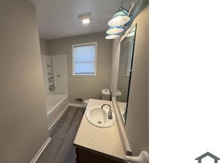 20274 Washtenaw St, Harper Woods, MI 48225