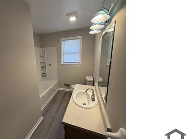 20274 Washtenaw St, Harper Woods, MI 48225