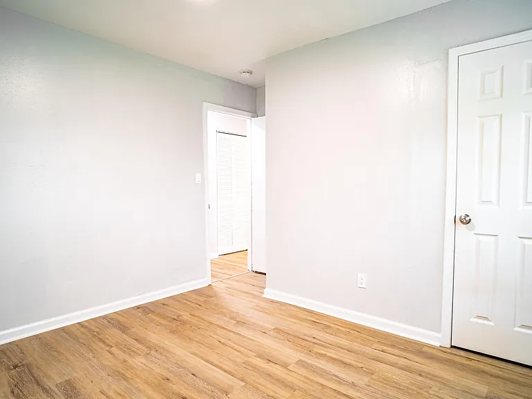 3825 Crane Dr NE — Photo 11