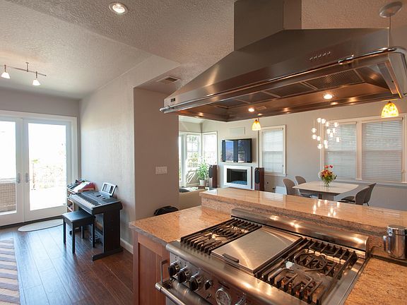 3rd image of 41 Waterside Cir