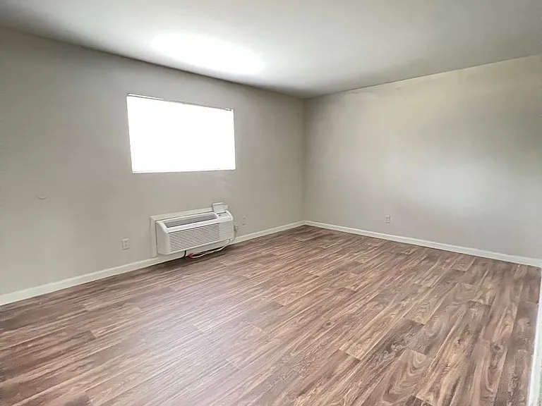 218 Walthall Ave SE — Photo 9