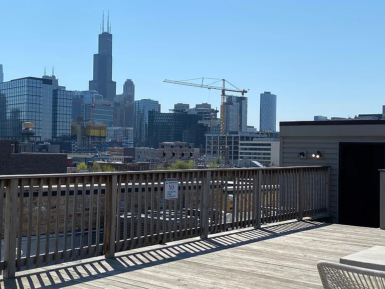 1057 W Grand Ave #4S — Photo 14