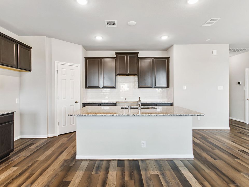 Creekside Ranch - Russell Interior Image 1