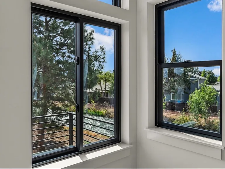 2548 SW Yew Ave #A — Photo 5