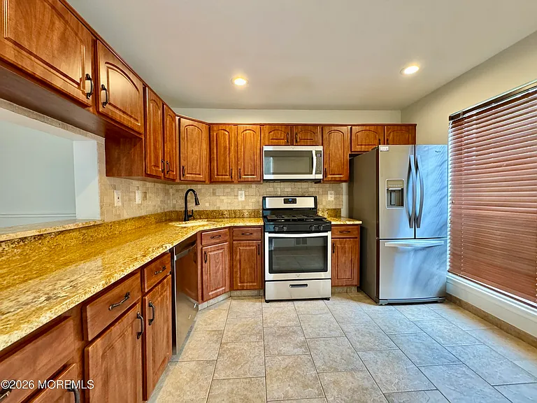 207 Lindsey Ct — Photo 6
