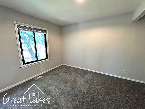 5th image of 141 Gladstone St #1W