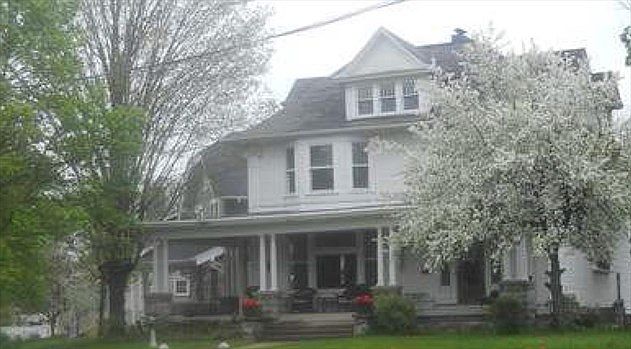 1st image of 1625 Lake Dr SE