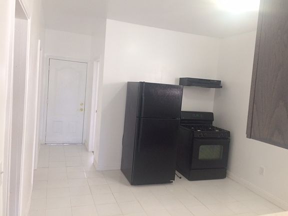 3rd image of 8241 S Escanaba Ave #2