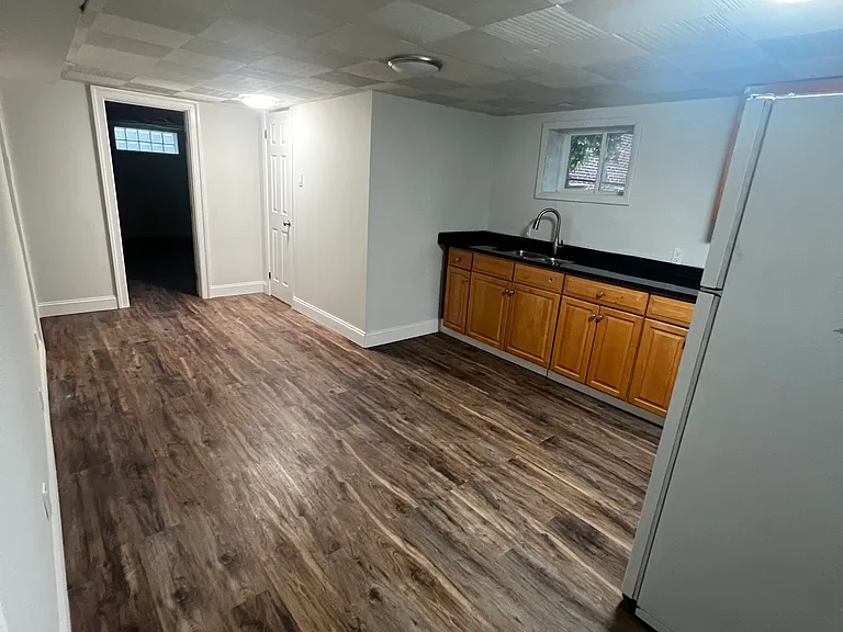2404 Darrow St — Photo 18