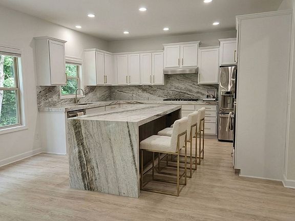 3rd image of 4478 Redan Ct