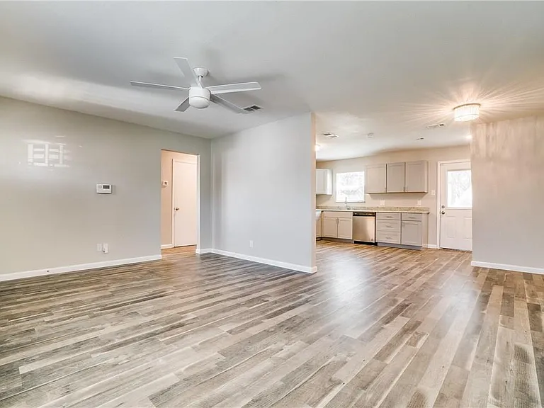3558 Park Ln — Photo 9