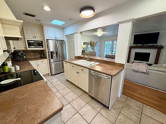 4th image of 1517 Iowa Pl