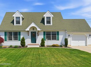 399 Trenton Ave N, Bayville, NJ 08721