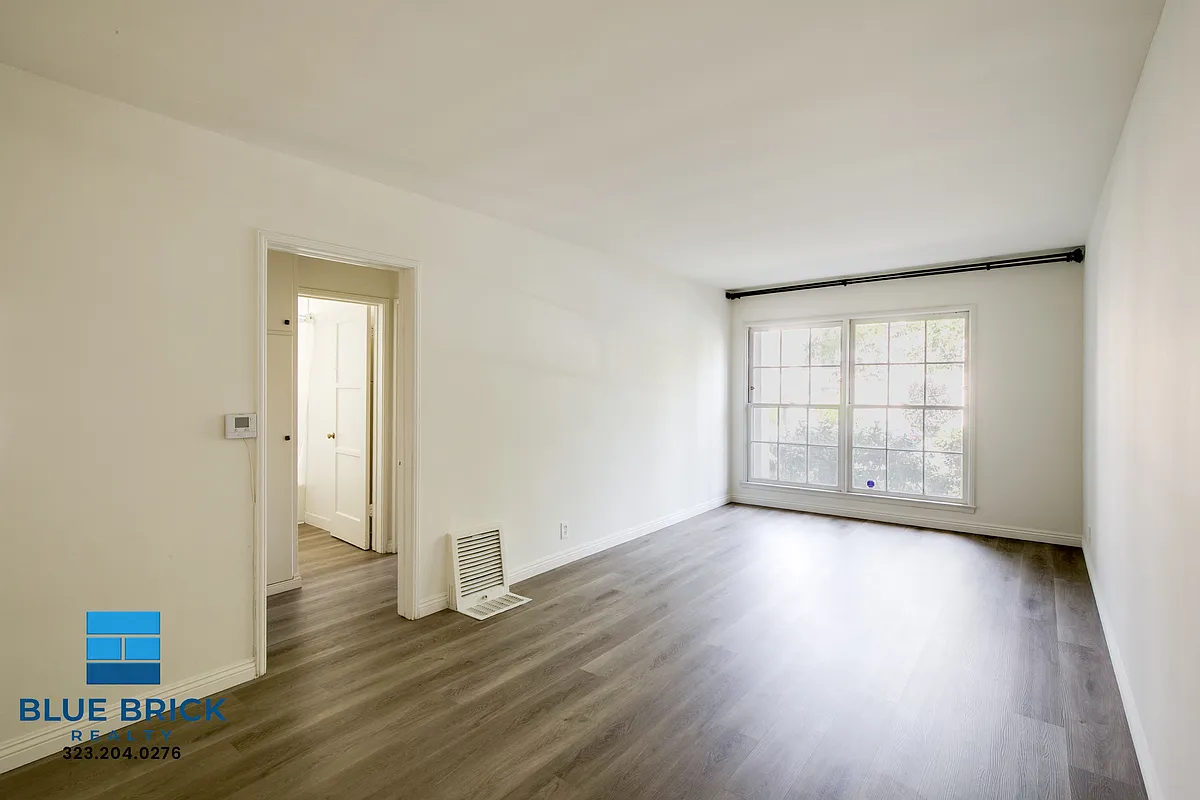 Building Photo - 145 S Roxbury Dr #1