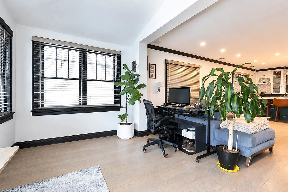 Building Photo - 842 Hollywood Ave #1