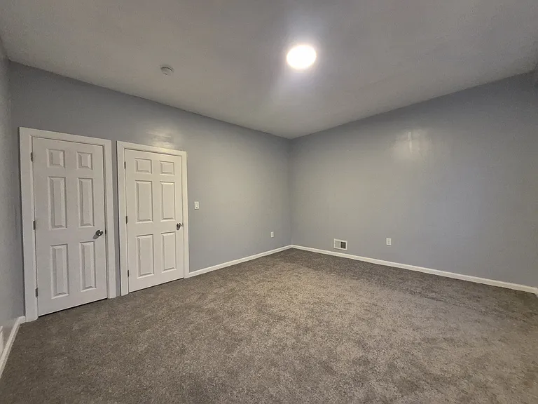 421 Ridgeway St — Photo 12