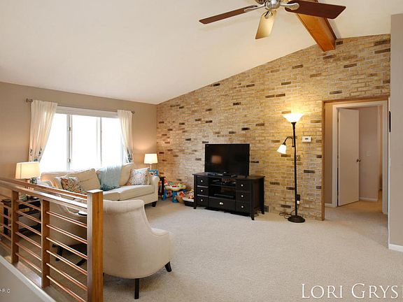 3rd image of 2038 Oak Hollow Dr