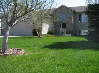 214 Peifer Dr, Litchfield, MN 55355