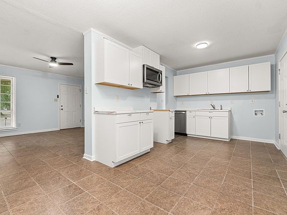 5th image of 2885 Clearbrook St