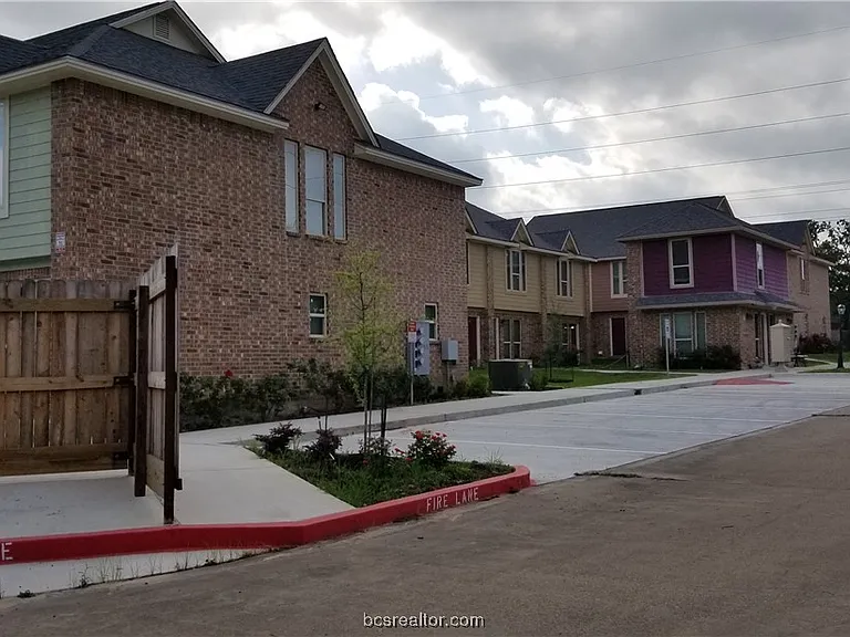 903 Balcones Dr #3-B — Photo 3