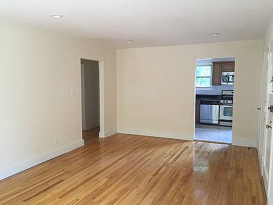 1st image of 347 E 109th St #3E