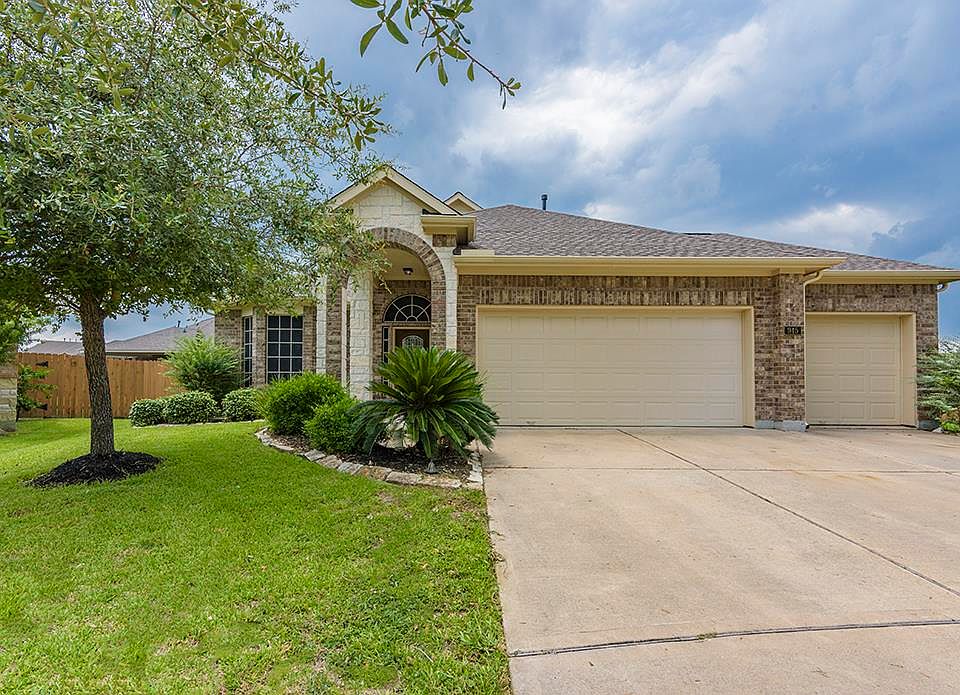 1st image of 945 Ponte Serra Dr