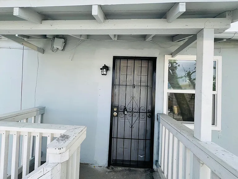 176 S 3rd Ave #B — Photo 3
