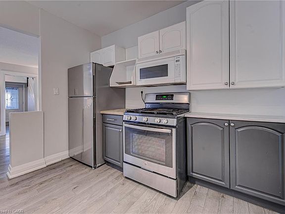 4th image of 227 E 23rd St