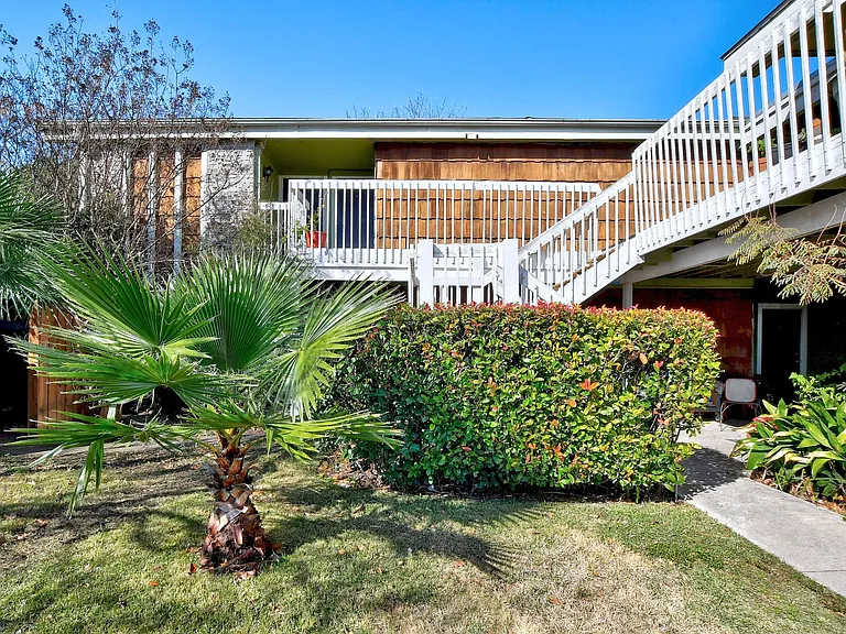 2110 Kinney Ave — Photo 13