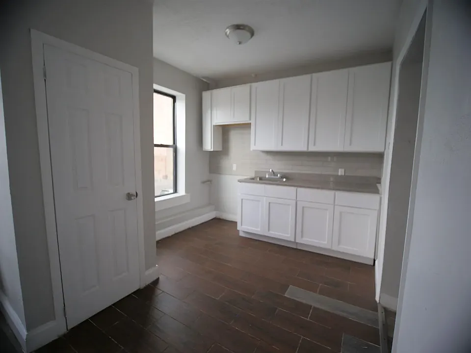 557 Ocean Ave #5C