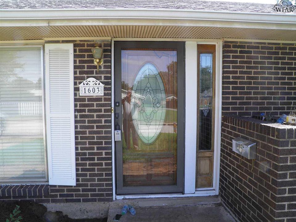 1st image of 1603 Douglas Dr