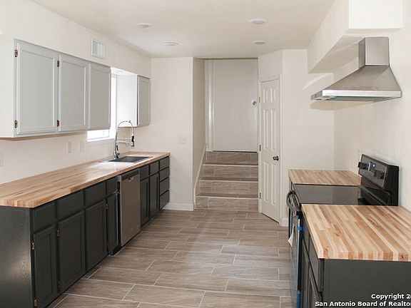 5th image of 11818 Sandman St
