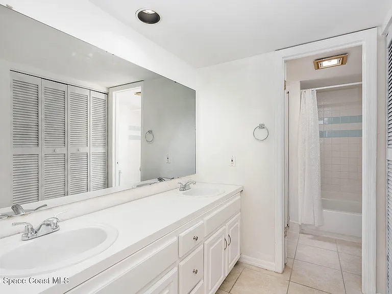 1911 Cashew Courtway — Photo 21