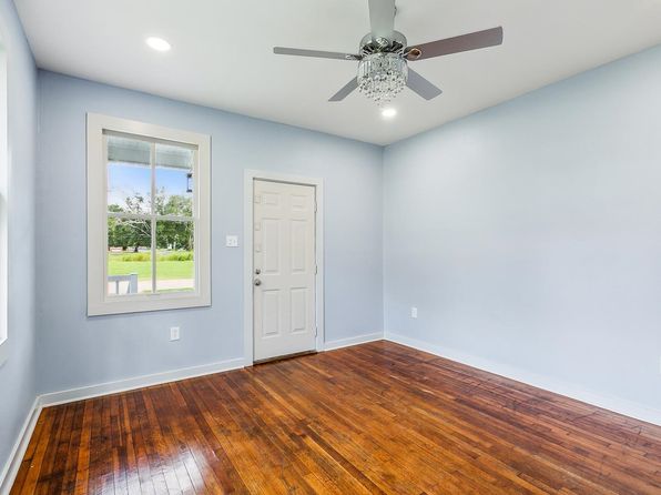 baton-rouge-louisiana-441803309 picture