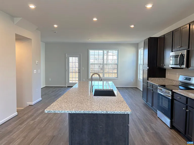325 Willowshire Ct — Photo 6