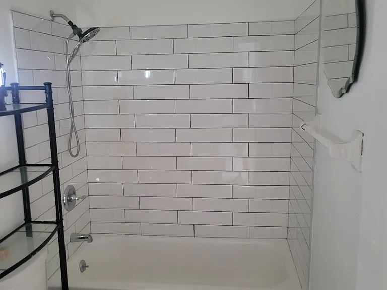 1409 N Lake Ave — Photo 5