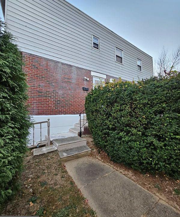 2nd image of 10922 Lockart Rd
