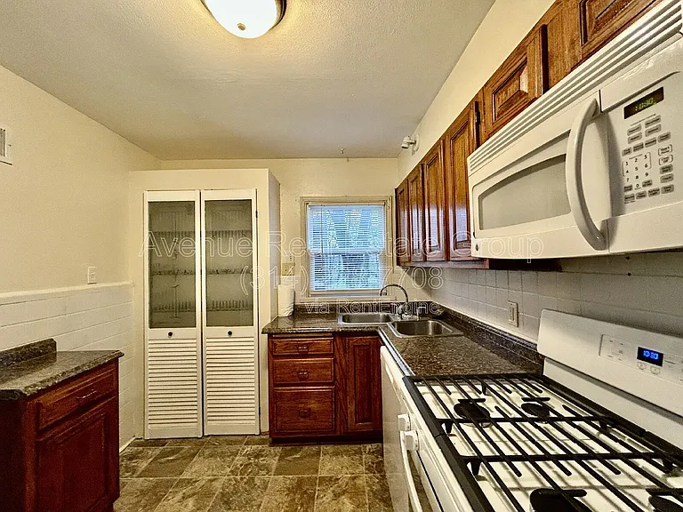 7105 Circleview Dr — Photo 8