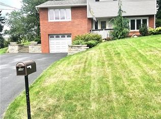 149 Greenlea Dr, Coraopolis, PA 15108