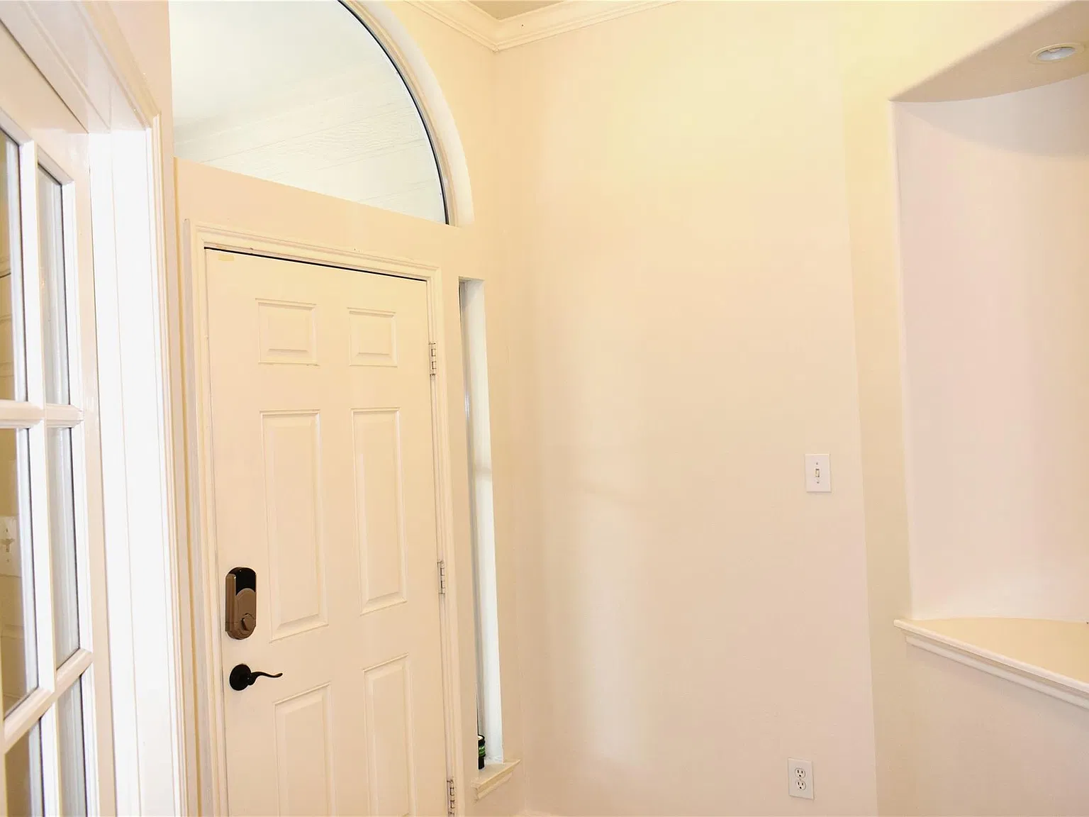 3 bed, 2.0 bath, 1972 sqft, $2,250 — Photo 3