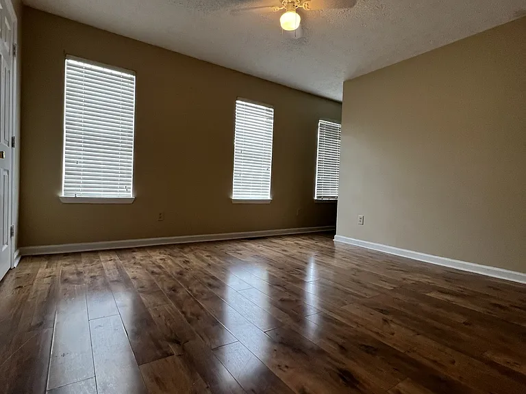 3811 Meadow Green Ct — Photo 14