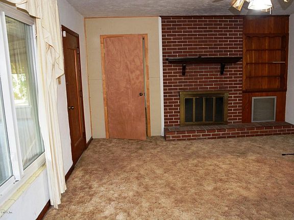 05) Living room