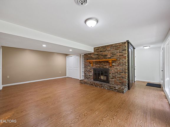 30th image of 3521 Montlake Dr