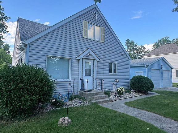 2nd image of 101 6th St E