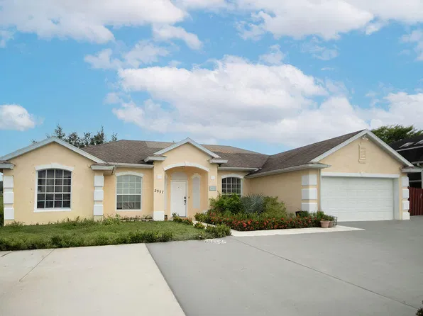 2957 SW FLUVIA Street, Port St Lucie, FL 34953