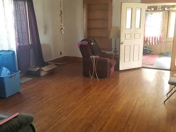 307 E State St, Jefferson, IA 50129