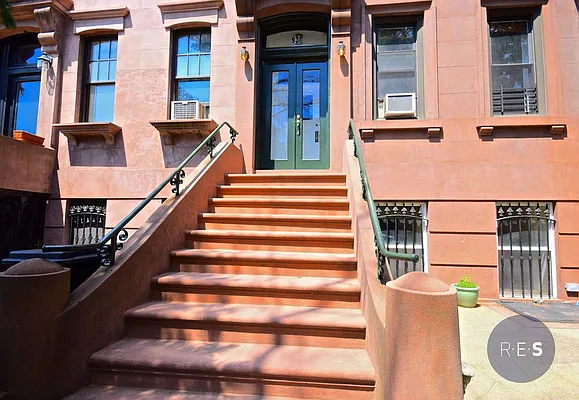 Rented by RES New York | media 6