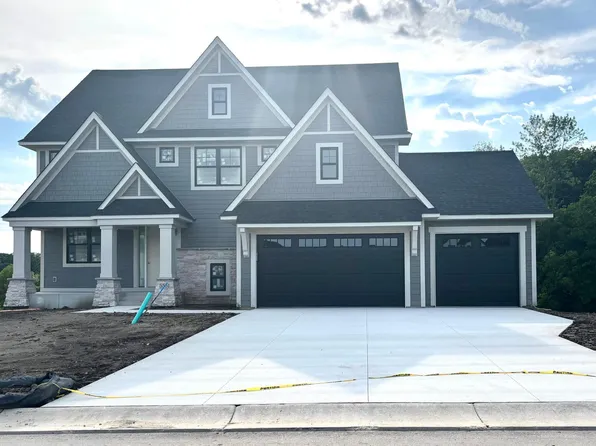 5551 Rolling Hills Pkwy, Victoria, MN 55318